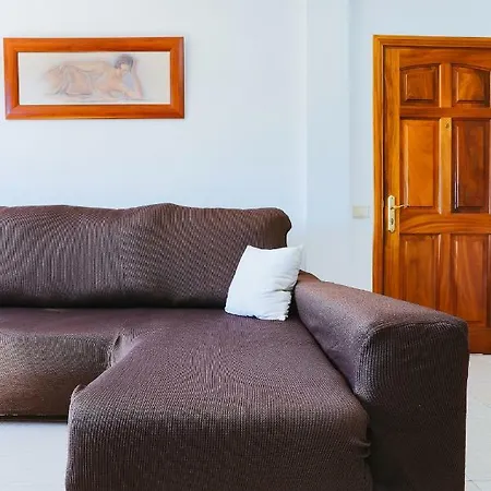 Amplia Apartamento Con 3 Dormitorio, Ascensor Y Garaje