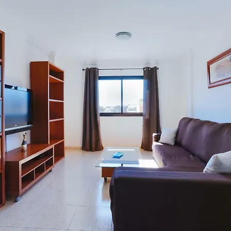 Amplia Apartamento Con 3 Dormitorio, Ascensor Y Garaje * Vecindario (Gran Canaria)