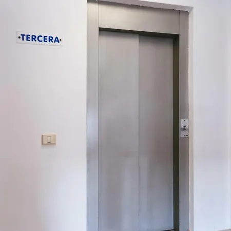Lägenhet Amplia Apartamento Con 3 Dormitorio, Ascensor Y Garaje