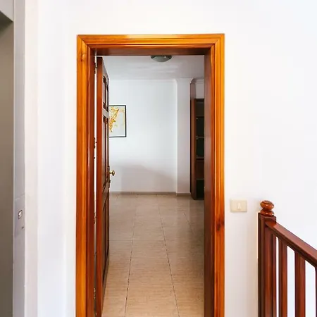 Lägenhet Amplia Apartamento Con 3 Dormitorio, Ascensor Y Garaje Vecindario (Gran Canaria)