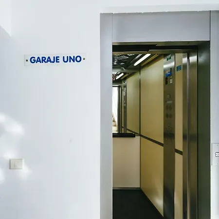 Amplia Apartamento Con 3 Dormitorio, Ascensor Y Garaje Lägenhet
