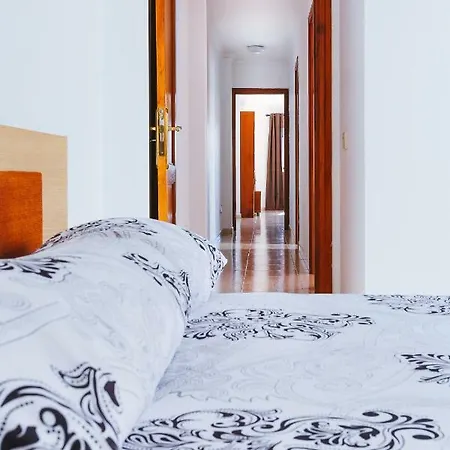 Amplia Apartamento Con 3 Dormitorio, Ascensor Y Garaje Vecindario (Gran Canaria)