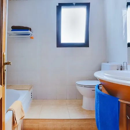 Amplia Apartamento Con 3 Dormitorio, Ascensor Y Garaje Vecindario (Gran Canaria)