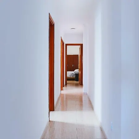 Lägenhet Amplia Apartamento Con 3 Dormitorio, Ascensor Y Garaje Vecindario (Gran Canaria)